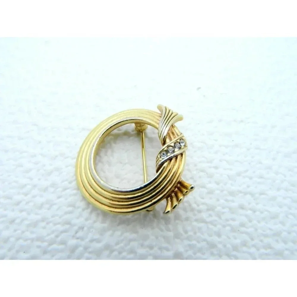 AVON Gold Tone Abstract Wreath Clear Rhinestone